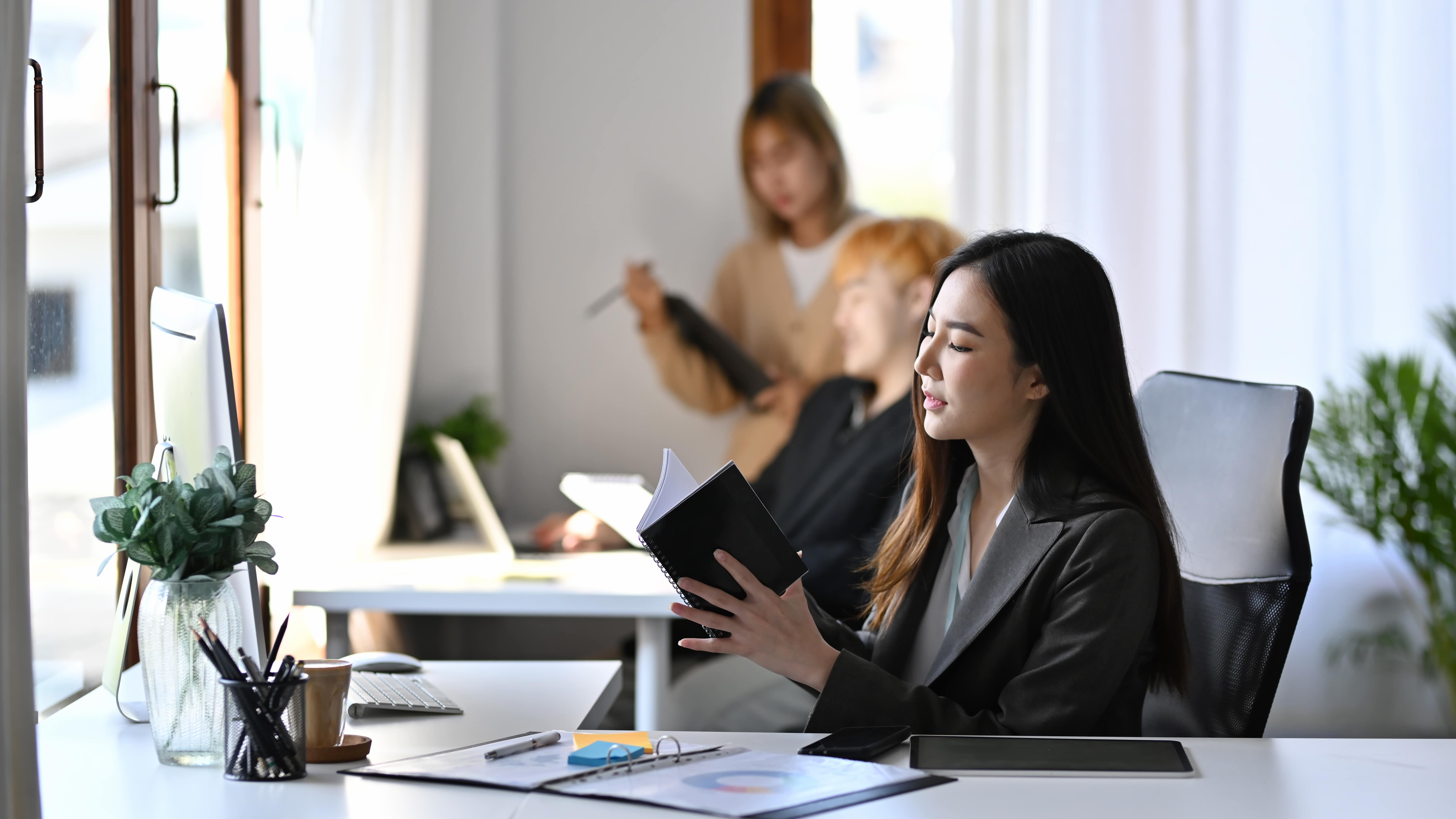 thoughtful-businesswoman-reading-information-on-he-2022-02-09-23-41-37-utc-min